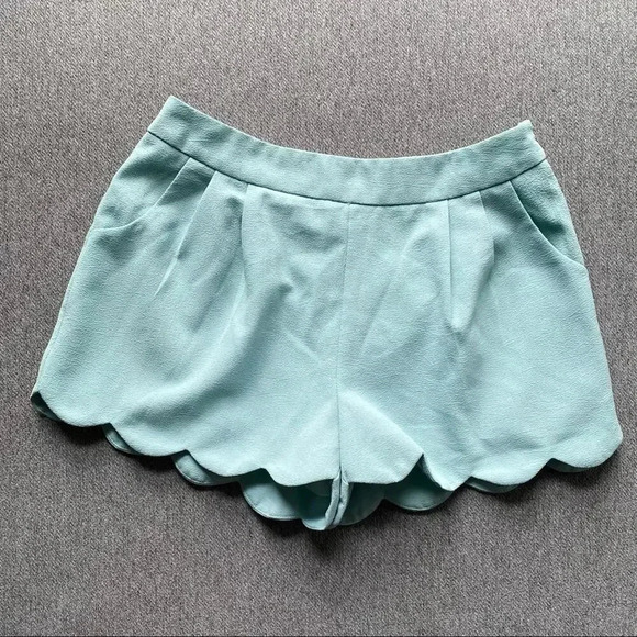 LUSH Scalloped Shorts Small - Picture 1 of 4